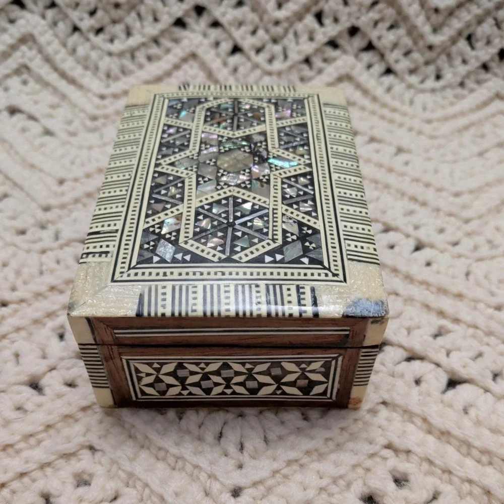 Vintage Hand Carved Wooden Trinket Box Intricate Mother of Pearl Inlay